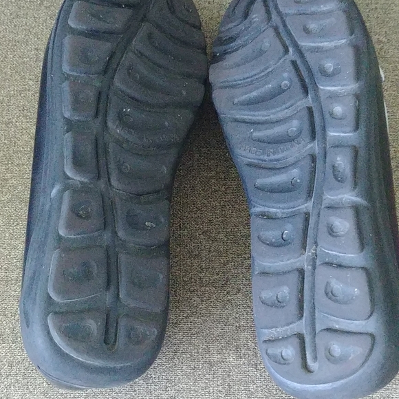 Moccasins, size 8, black and cream color in great conditions - Picture 9 of 12